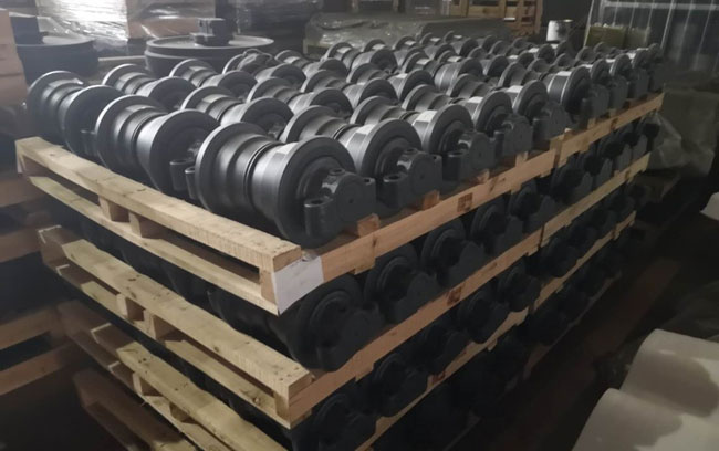小松挖掘機(jī)支重輪pc200/pc300/pc400